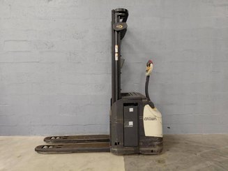 Gerbeur accompagnant Crown ESI4000-12