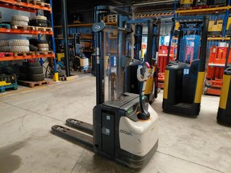 Gerbeur accompagnant Crown ESI4000-12