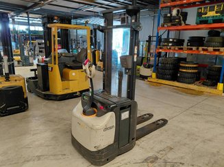 Gerbeur accompagnant Crown ESI4000-12