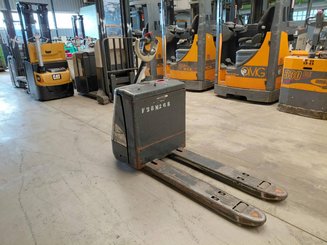 Transpalette accompagnant Crown WP3020-2.0