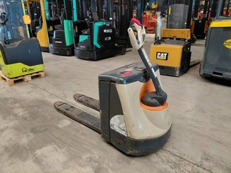 Transpalette accompagnant Crown WP3020-2.0