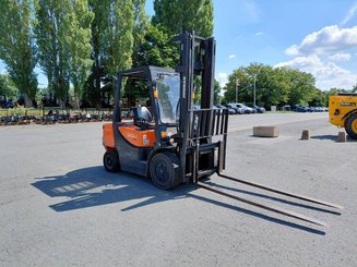 Chariot élévateur frontal 4 roues Doosan D30GP - 1