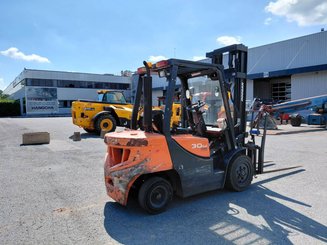Chariot élévateur frontal 4 roues Doosan D30GP - 2