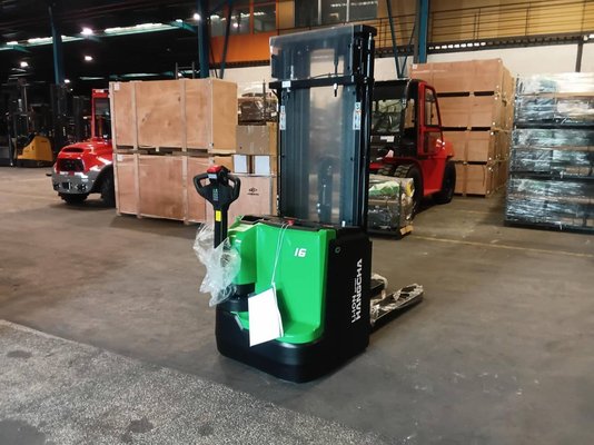 Gerbeur accompagnant Hangcha CDD16-XT1-SIL - 1