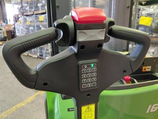 Gerbeur accompagnant Hangcha CDD16-XT1-SIL