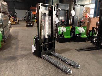 Gerbeur accompagnant Hangcha CDD12-AMC2-Li