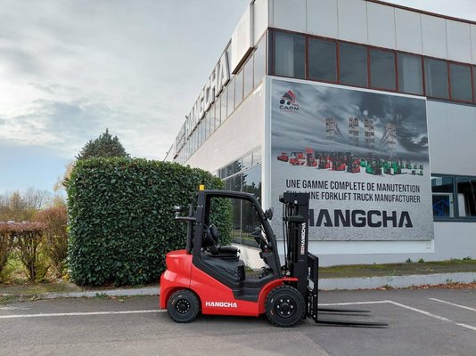 Chariot élévateur frontal 4 roues Hangcha XF25D-2 (CPCD25-X2H7F1) - 1