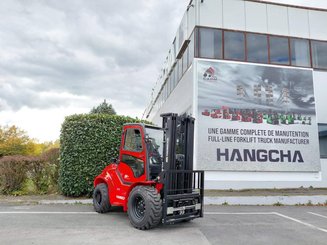 Chariot élévateur tout terrain Hangcha TT35-4 ( CPCD35-XW33C-RT4 )