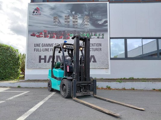 Chariot élévateur frontal 4 roues Hyster H3.00FT - 1