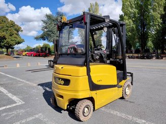 Chariot élévateur frontal 4 roues Yale ERP25VL