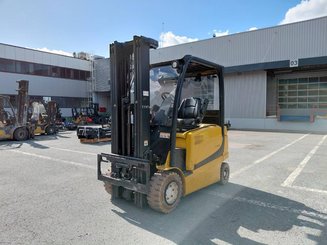 Chariot élévateur frontal 4 roues Yale ERP25VL