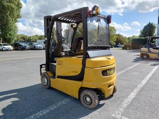 Chariot élévateur frontal 4 roues Yale ERP25VL