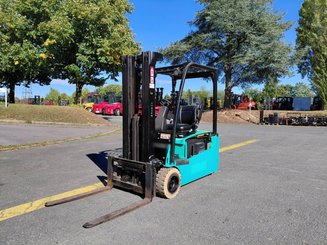 Chariot élévateur frontal 3 roues Yale ERP18VTL