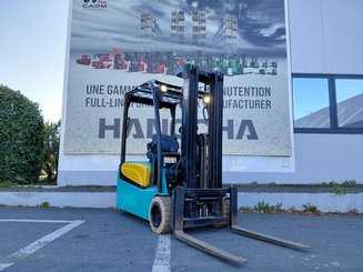 Chariot élévateur frontal 3 roues Yale ERP18VTL