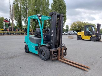 Chariot élévateur frontal 4 roues Yale GDP25VX