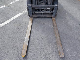 Chariot élévateur frontal 4 roues Yale GDP25VX