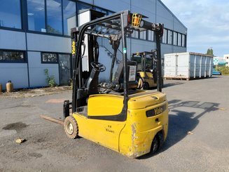 Chariot élévateur frontal 3 roues Yale ERP18VTL