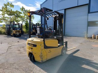 Chariot élévateur frontal 3 roues Yale ERP18VTL