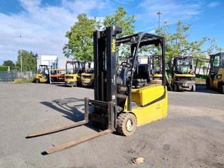 Chariot élévateur frontal 3 roues Yale ERP18VTL