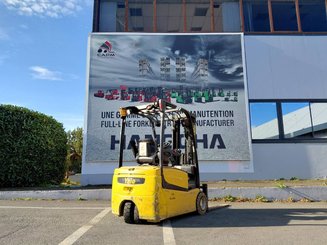 Chariot élévateur frontal 3 roues Yale ERP18VTL
