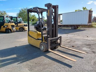 Chariot élévateur frontal 3 roues Yale ERP18VTL