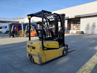 Chariot élévateur frontal 3 roues Yale ERP18VTL