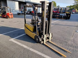 Chariot élévateur frontal 3 roues Yale ERP18VTL