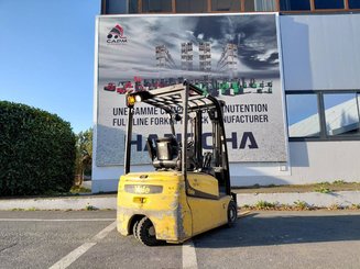 Chariot élévateur frontal 3 roues Yale ERP18VTL