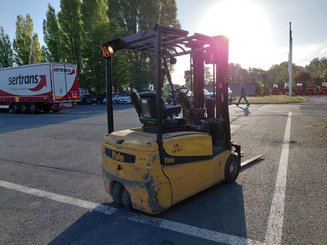 Chariot élévateur frontal 3 roues Yale ERP18VTL