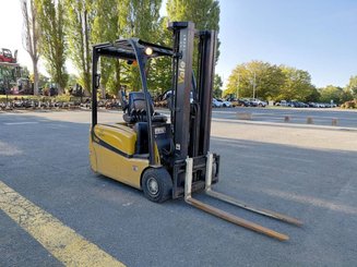 Chariot élévateur frontal 3 roues Yale ERP18VTL