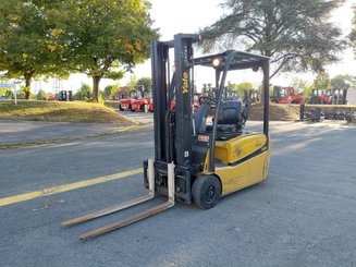 Chariot élévateur frontal 3 roues Yale ERP18VTL
