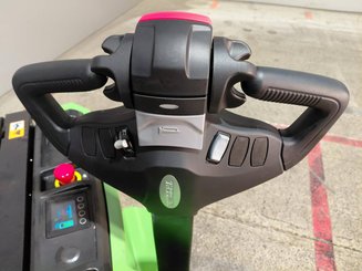 Gerbeur accompagnant Hangcha CDD16-XT1-SIL