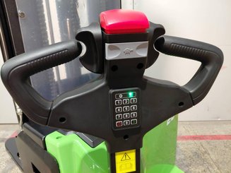 Gerbeur accompagnant Hangcha CDD20 XT1-SI