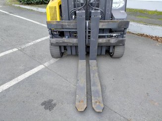 Chariot élévateur latéral multidirectionnel Combilift C4000