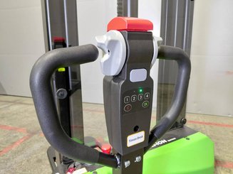 Gerbeur accompagnant Hangcha CDD15-A2MC2-ISZ